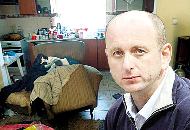 „Чекали су да буде сама, уперили цеви у њу, поломили слику мог покојног оца и демолирали кућу: Кнежевић о детаљима хапшења мајке (ВИДЕО)